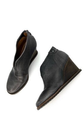 Trask Tenley Ankle Bootie Wedge Heel Leather Womens Size 6.5 Gray Brush-off New